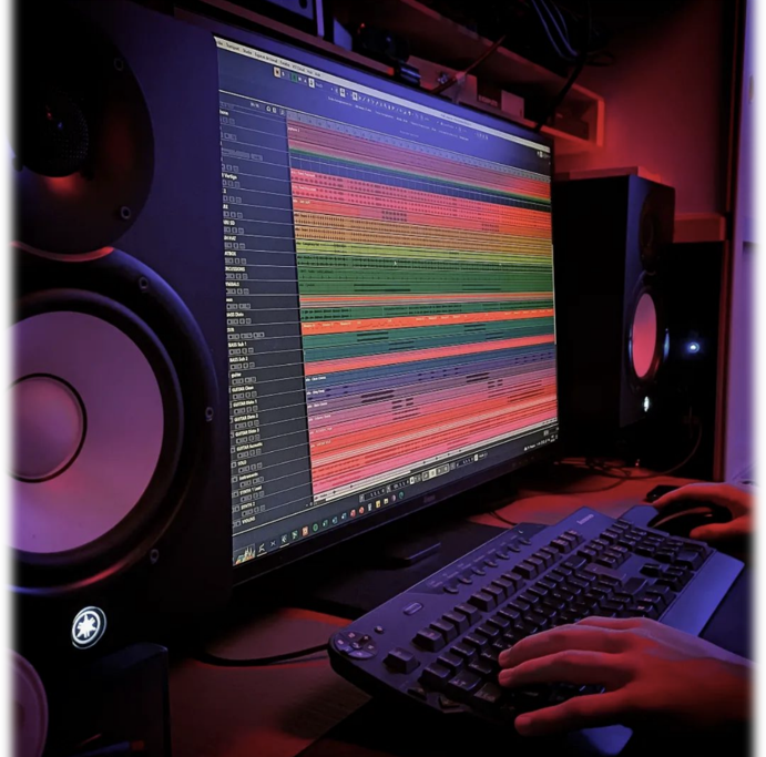 + de 60 chansons en production